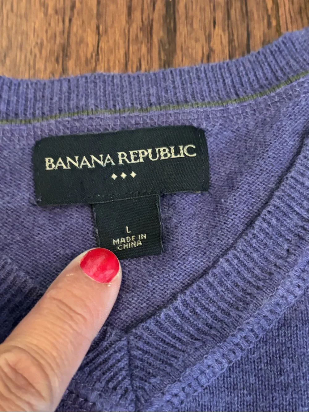 Banana Republic Men’s V-Neck Sweater in purple 100% cotton
